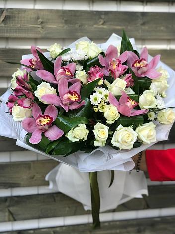 Букет цветов из: Розы и Хризантемы в Восточный