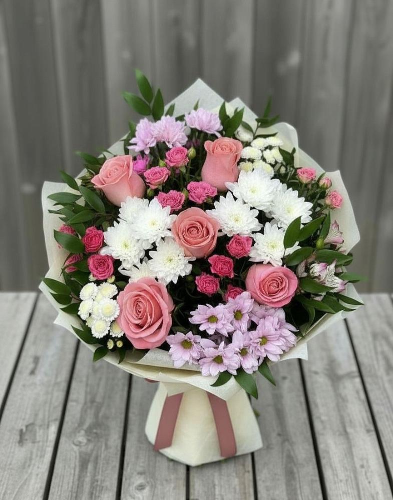 Букет цветов из: Альстромерии, Гвоздики, Розы и Хризантемы в Восточный