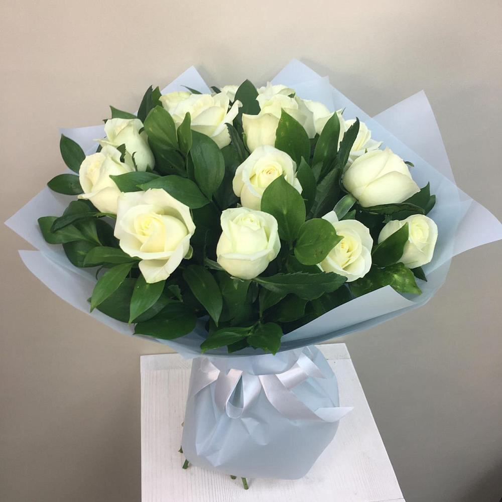 Букет 15 Белых роз Проуд в Восточный