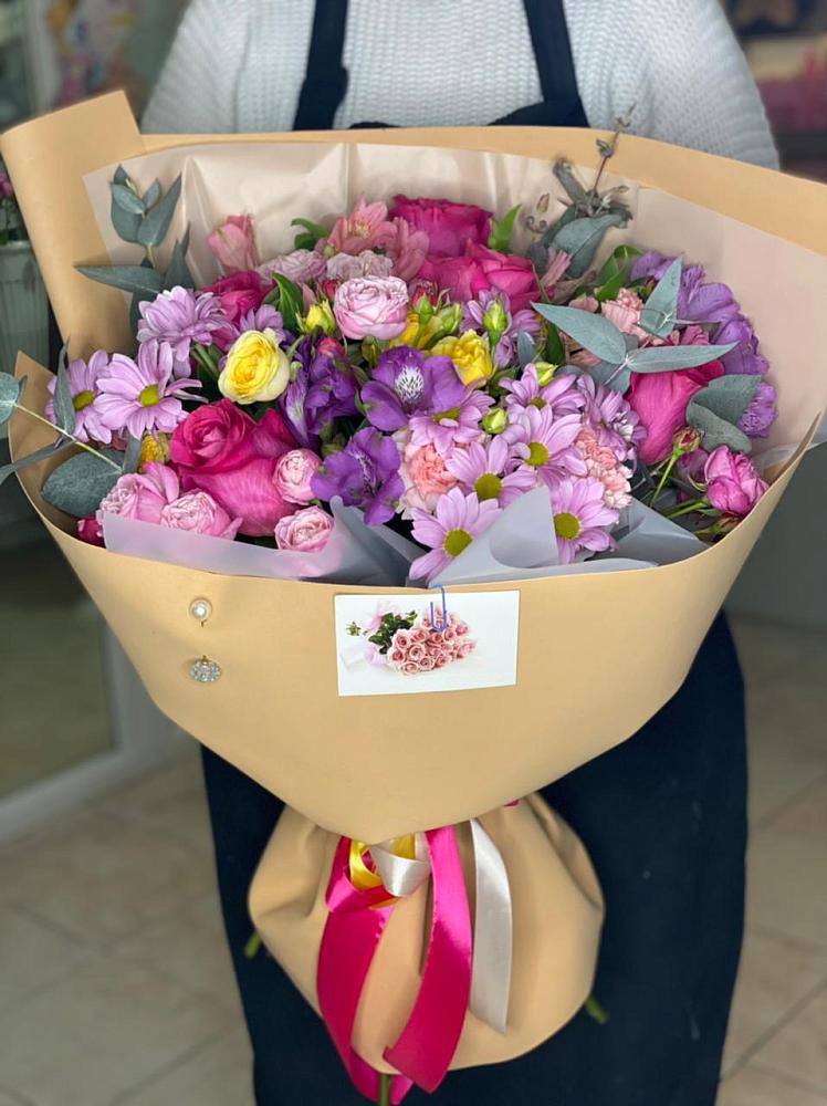 Букет цветов из: Хризантемы, Гвоздики и Альстромерии в Восточный