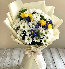 Букет цветов из:  Ирисы, Хризантемы и Розы в Восточный