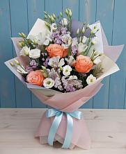 Букет цветов из:  Лизиантусы, Розы, Альстромерии и Гипсофила в Восточный