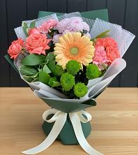 Букет цветов из:  Гвоздики, Розы, Герберы и Хризантемы в Восточный