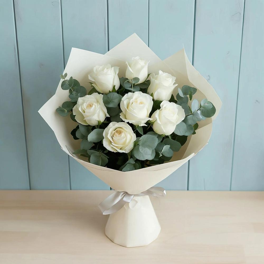Букет Белые розы в Эвкалипте в Восточный