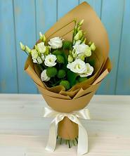 Букет цветов из:  Хризантемы и Лизиантусы в Восточный