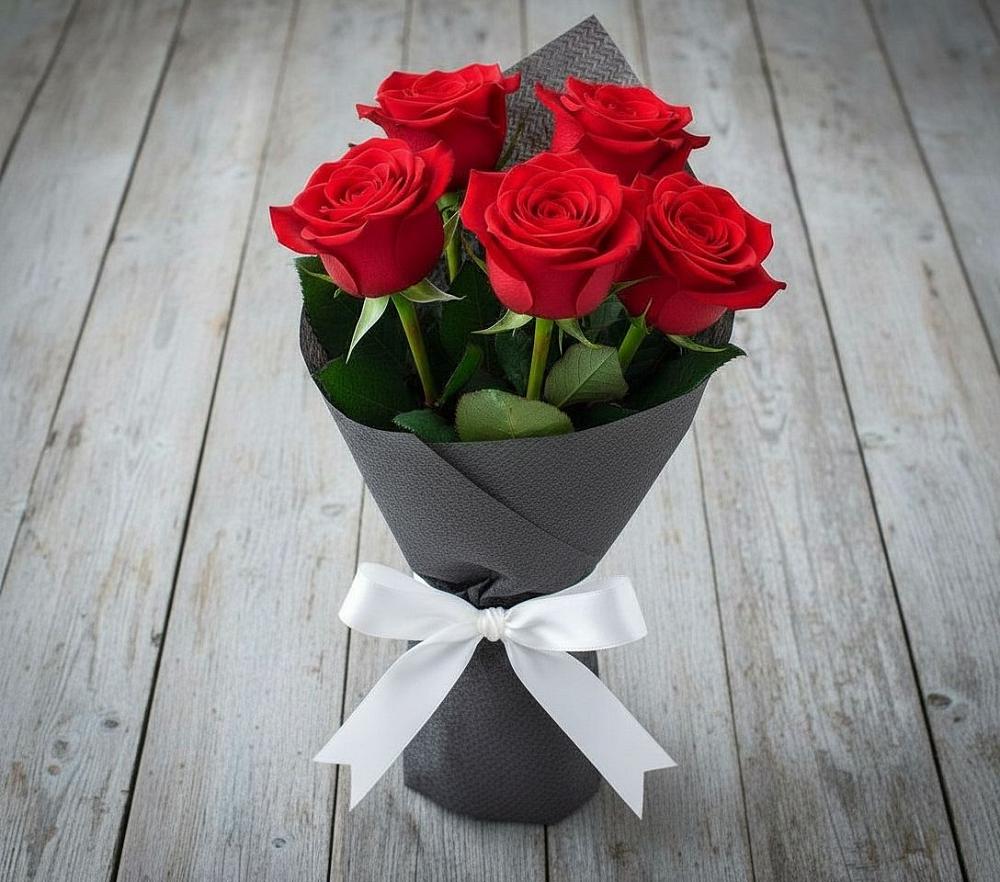 Букет 5 Красных роз Эдлесс Лав в Восточный
