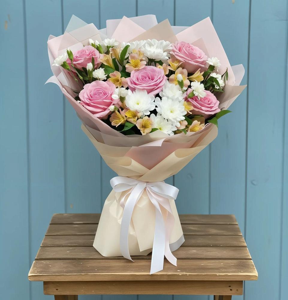 Букет цветов из: Гвоздики, Орхидеи и Розы в Восточный