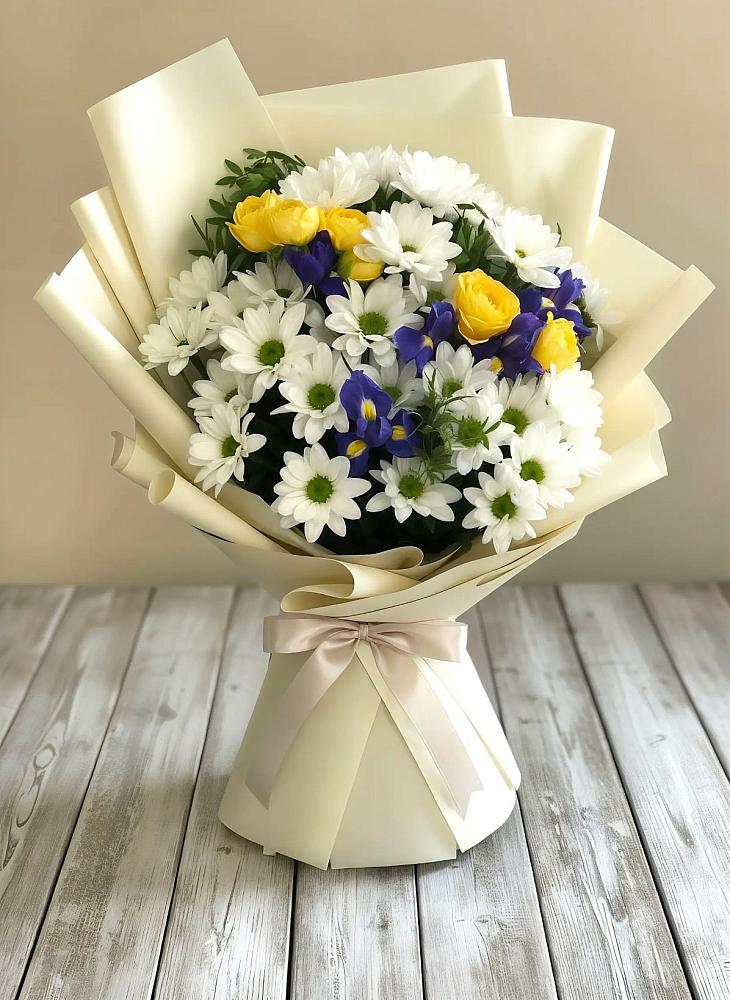 Букет цветов из: Ирисы, Хризантемы и Розы в Восточный