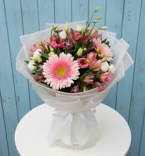 Букет цветов из:  Герберы, Альстромерии и Лизиантусы #REPLACE_PRED# Восточный