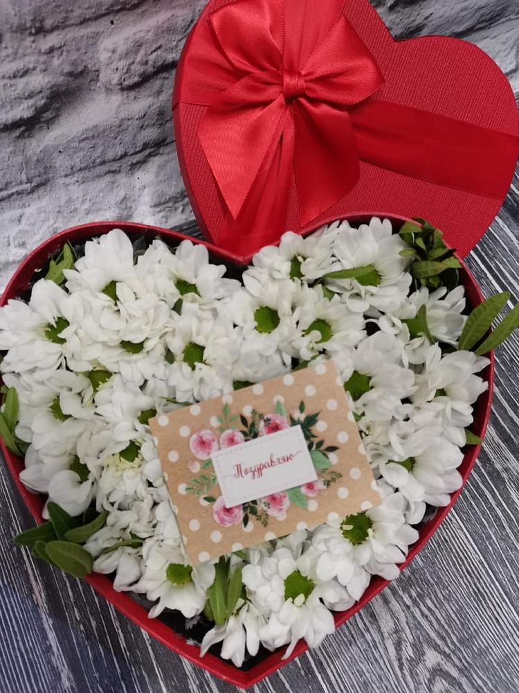 Цветочная композиция из Хризантемы в виде сердца в Восточный