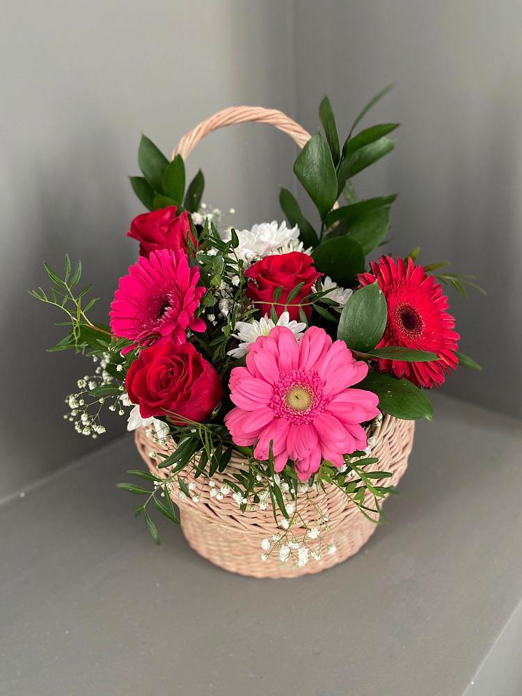 Цветочная композиция из Розы, Хризантемы и Герберы в корзине в Восточный