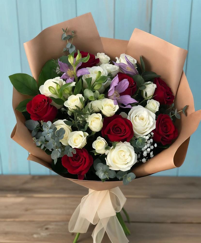 Букет цветов из: Розы и Альстромерии в Восточный