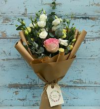Букет цветов из:  Розы и Лизиантусы в Восточный