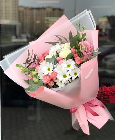 Букет цветов из: Розы, Лизиантусы и Хризантемы в Восточный